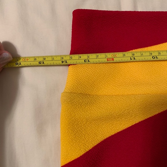 LuLaRoe Cassie Gryffindor style skirt size S - Picture 3 of 3